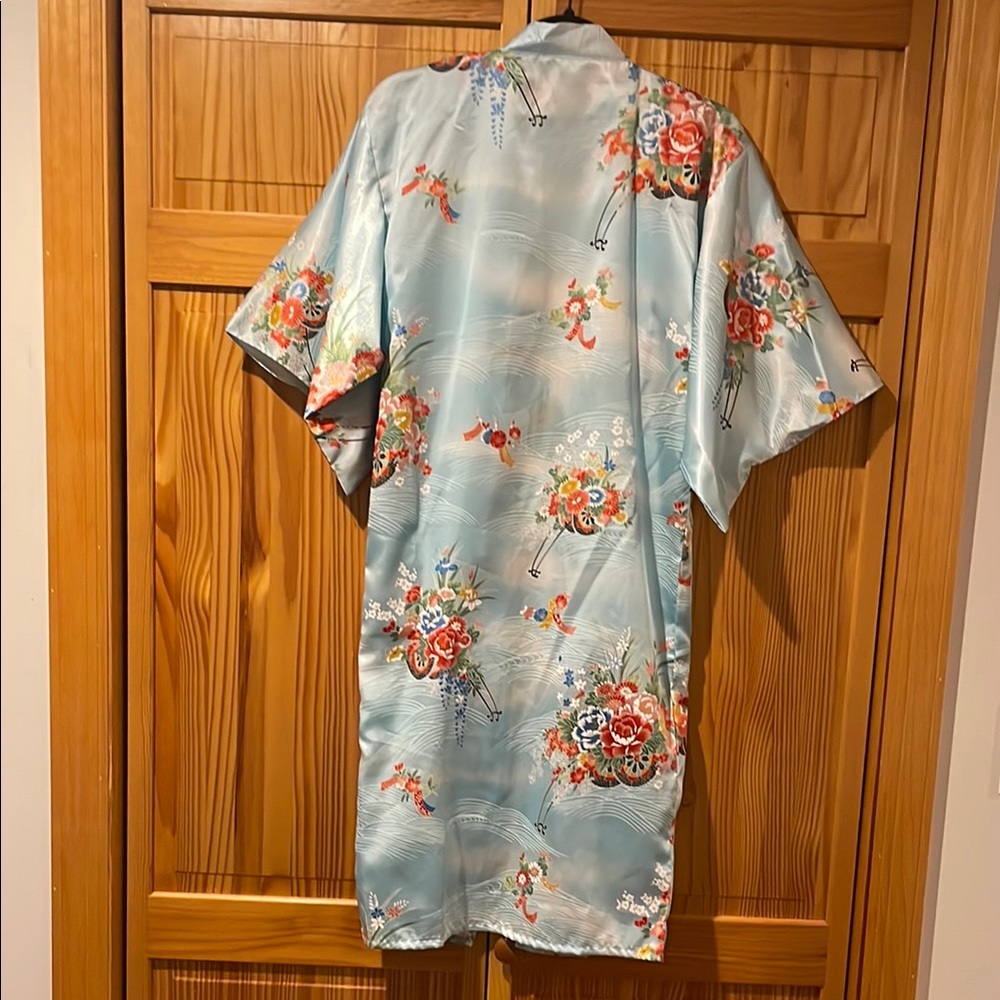 NWOT Authentic Ichiban Floral Satin Kimono Robe - Picture 6 of 7